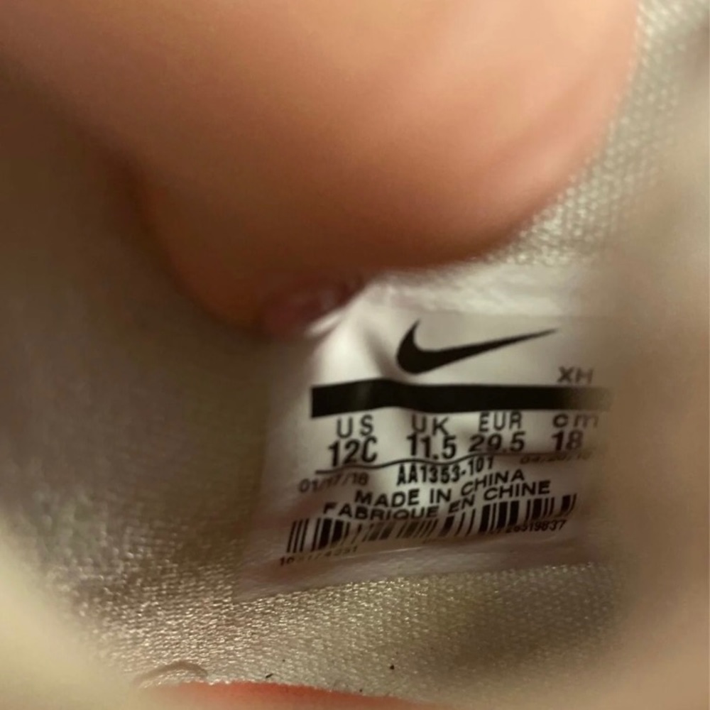 Nike shoes - Picture 7 of 8
